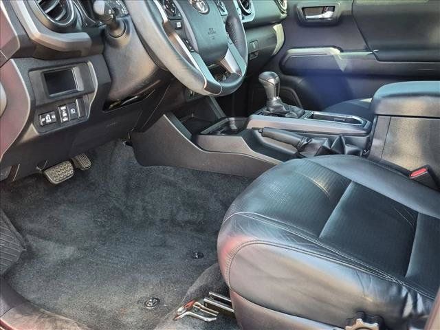 Used 2018 Toyota Tacoma TRD Off-Road AWD/4WD image 24
