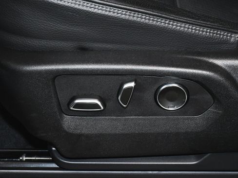 Used 2025 GMC Yukon Denali image 48