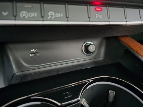 Used 2023 Audi A4 2.0T Premium w/ Convenience Package image 43