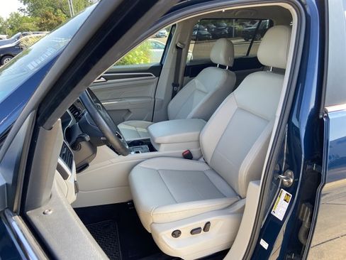 Used 2023 Volkswagen Atlas SE w/ Panoramic Sunroof Package FWD image 8