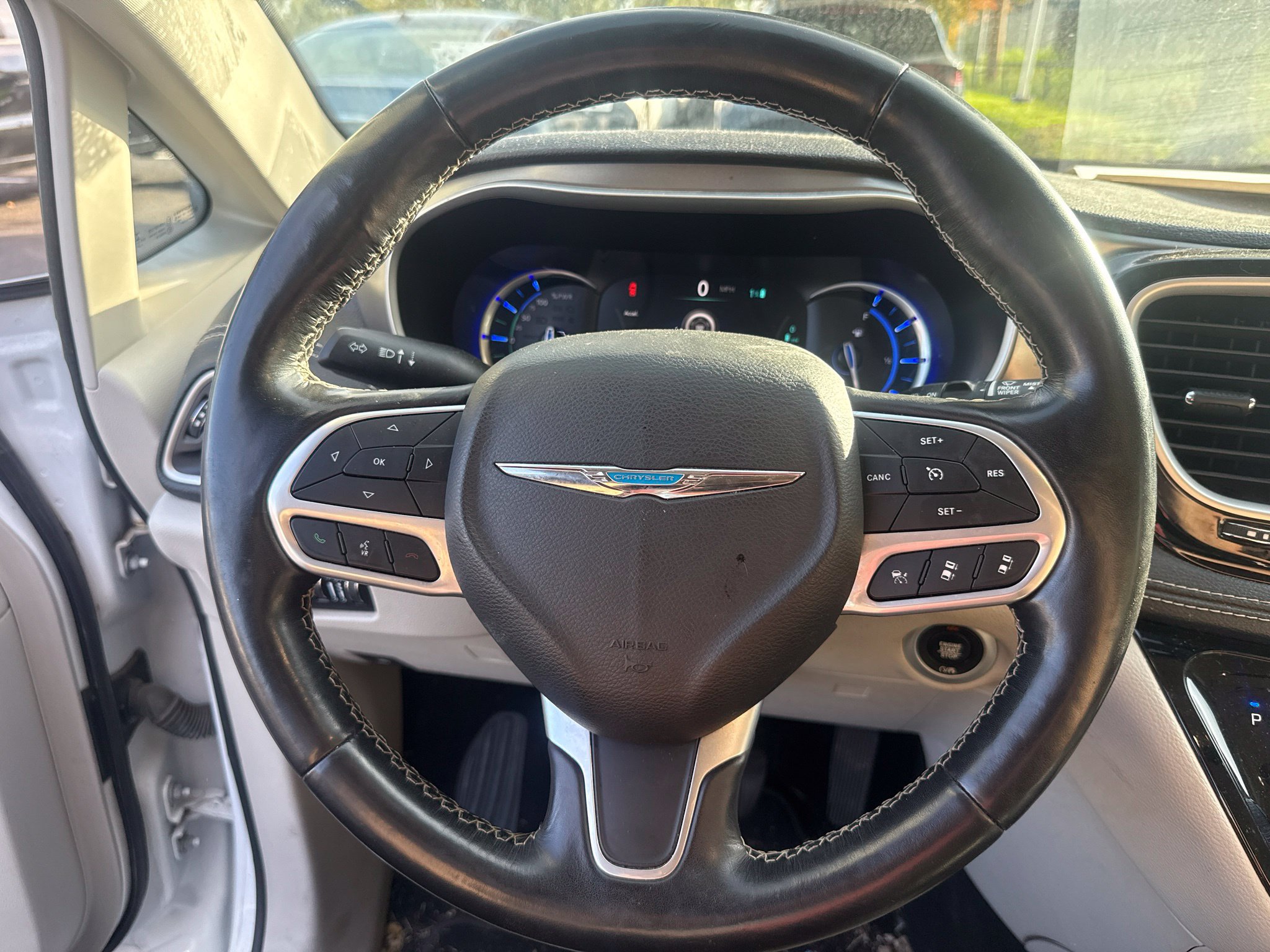 Used 2021 Chrysler Pacifica Touring-L FWD image 17