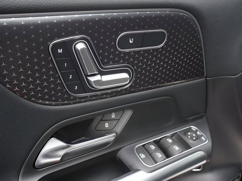 Used 2025 Mercedes-Benz GLA 250 4MATIC image 47