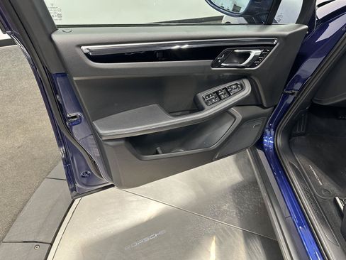 Certified 2026 Porsche Macan AWD/4WD image 15