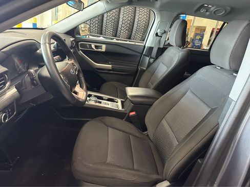 Used 2023 Ford Explorer XLT image 25