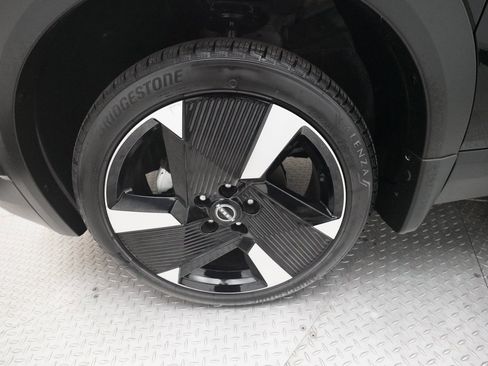 Certified 2025 Nissan Kicks SR image 26