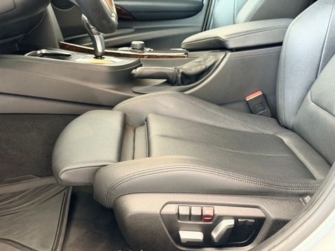 Used 2016 BMW 320i Sedan RWD image 14
