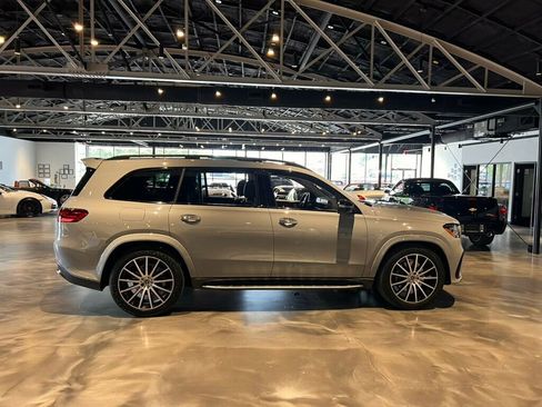Used 2024 Mercedes-Benz GLS 580 4MATIC image 6