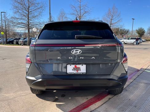 Used 2025 Hyundai Kona SEL image 7