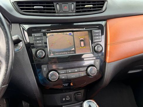 Used 2018 Nissan Rogue SL w/ Premium Package image 19