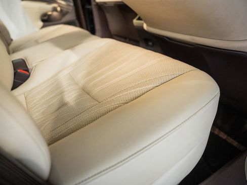 Used 2019 Lexus LS 500h 500h Base w/ Luxury Package image 34