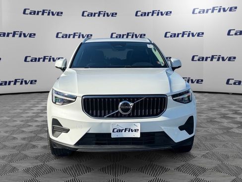 Used 2025 Volvo XC40 B5 Core image 9