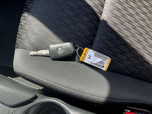Used 2020 Nissan Rogue S FWD image 34