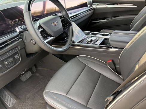 Certified 2026 Cadillac Escalade ESV Sport w/ LPO, ONYX Package AWD/4WD image 19