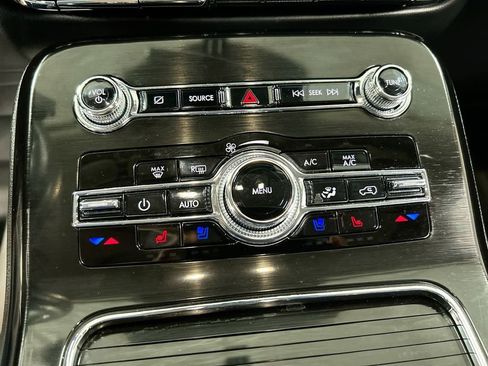 Used 2022 Lincoln Nautilus Reserve w/ Luxury Package image 17