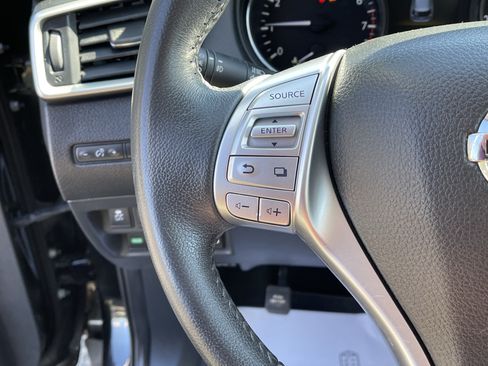 Used 2016 Nissan Rogue SL AWD/4WD image 18
