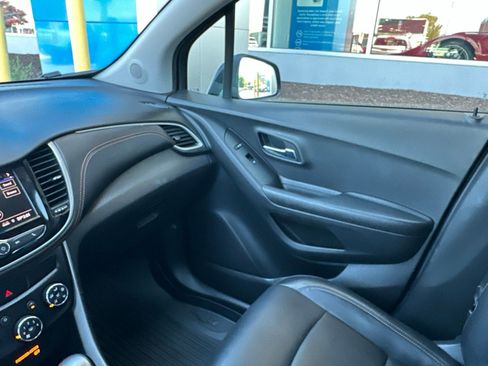 Used 2021 Chevrolet Trax LT w/ Premium Seat Package AWD/4WD image 33
