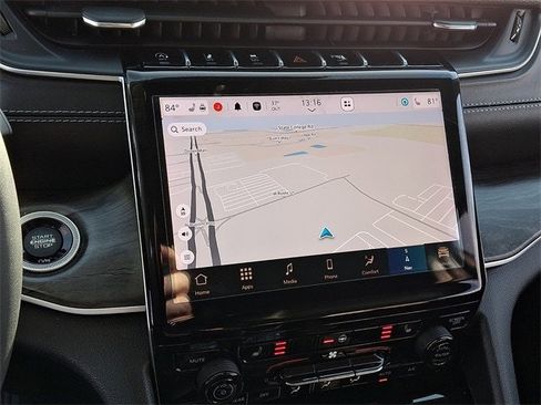 Used 2023 Jeep Grand Cherokee Limited image 17