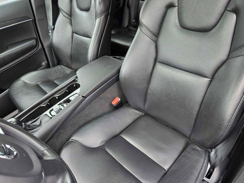 Used 2020 Volvo XC90 T6 Momentum AWD/4WD image 22