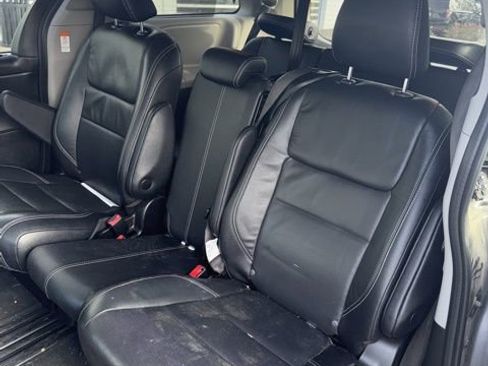 Used 2018 Toyota Sienna SE w/ SE Preferred Package image 9