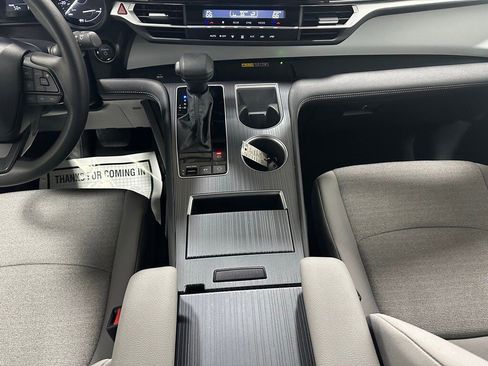 Used 2025 Toyota Sienna LE image 40