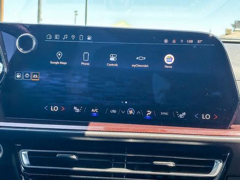 Used 2024 Chevrolet Traverse Z71 AWD/4WD image 13