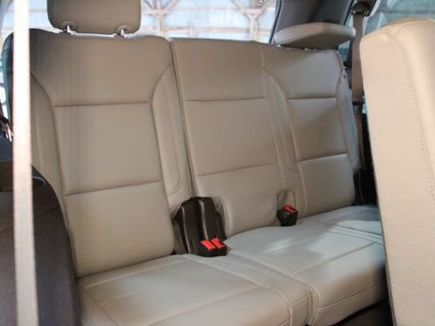 Used 2022 Chevrolet Tahoe LT w/ Luxury Package AWD/4WD image 17