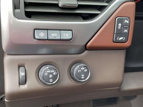 Used 2016 Chevrolet Suburban LTZ image 19