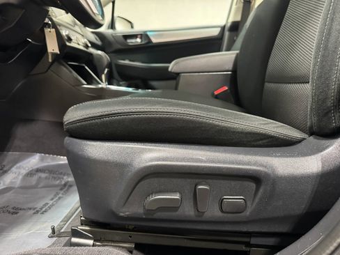 Used 2017 Subaru Outback 2.5i Premium AWD/4WD image 12
