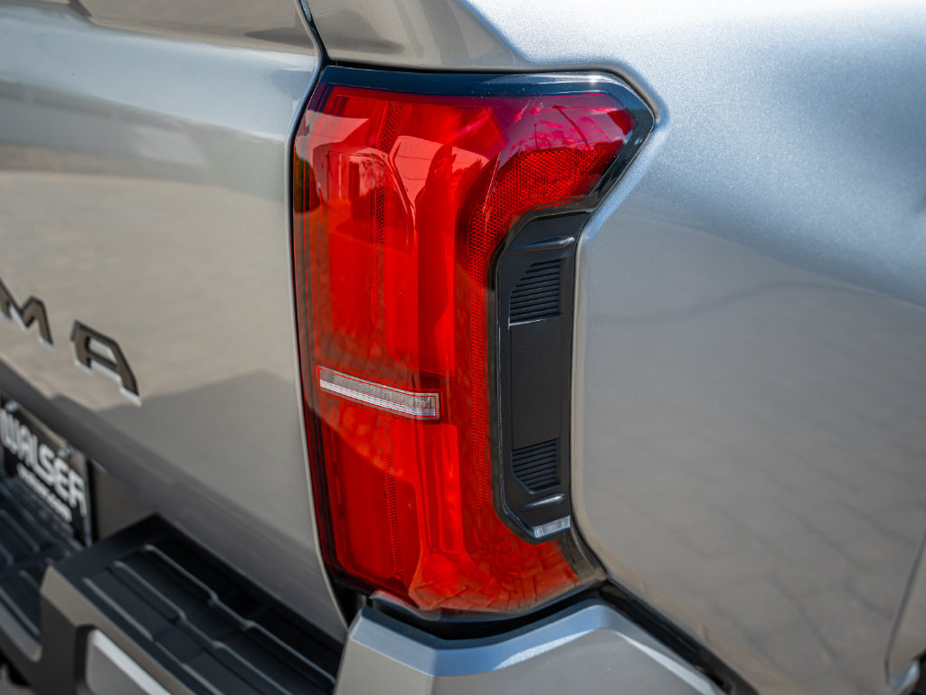 Used 2026 Toyota Tacoma SR5 AWD/4WD image 9