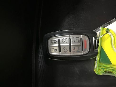 Used 2025 Chrysler Pacifica Select FWD image 33
