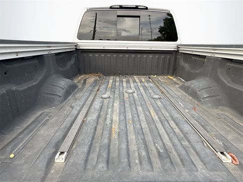 Used 2019 Nissan Titan SV w/ SV Convenience Package image 28