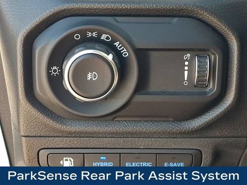 Used 2024 Jeep Wrangler Unlimited AWD/4WD image 9