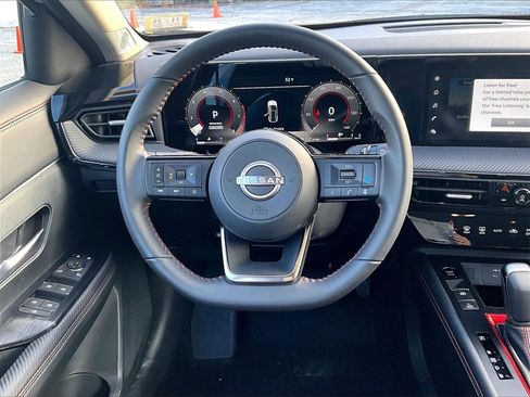 Used 2025 Nissan Kicks SR image 17