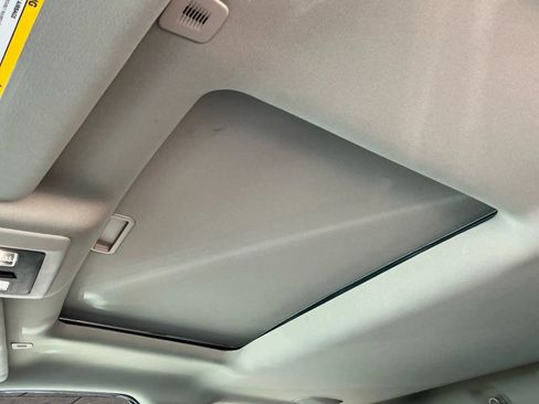 Used 2017 RAM 1500 Laramie w/ Convenience Group image 25