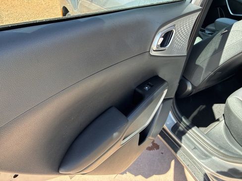 Certified 2025 Kia Soul LX w/ LX Technology Package FWD image 15