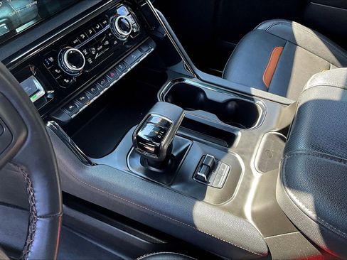 Used 2023 GMC Sierra 1500 AT4 w/ AT4 Preferred Package image 11