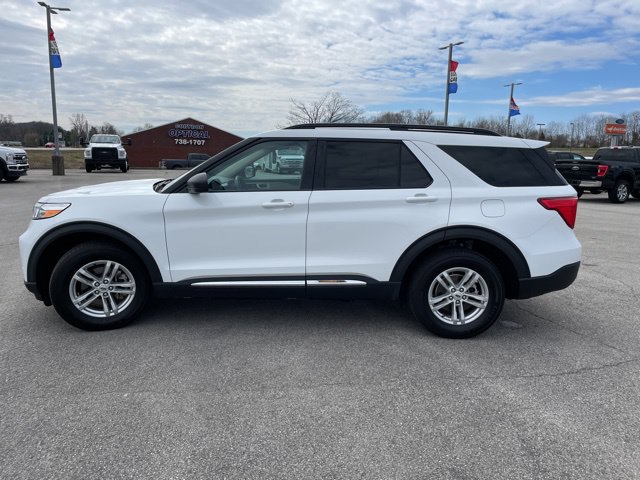 Used 2023 Ford Explorer XLT AWD/4WD image 5