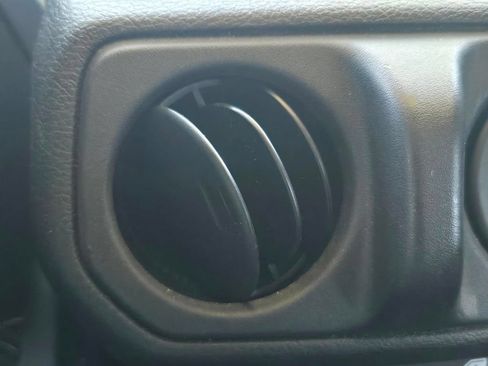 Used 2021 Jeep Wrangler Unlimited Sahara AWD/4WD image 8