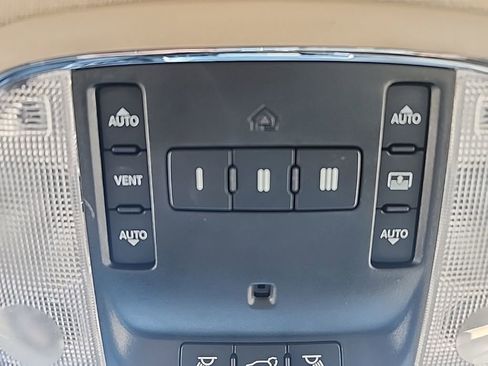 Used 2017 Jeep Grand Cherokee Limited w/ Luxury Group II image 41