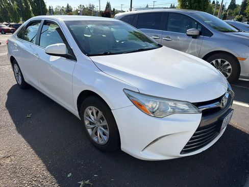 Used 2015 Toyota Camry LE FWD image 6