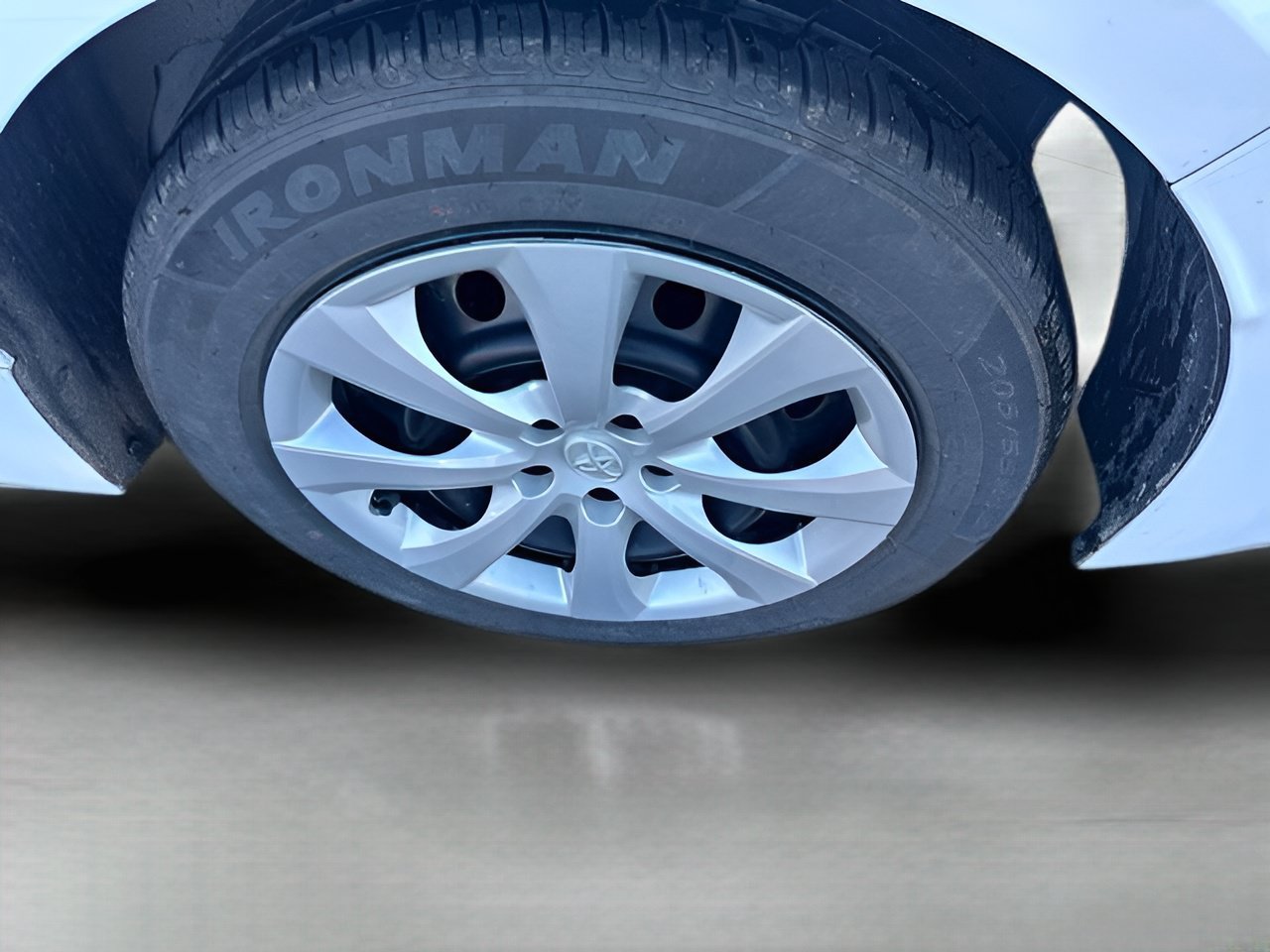 Used 2024 Toyota Corolla LE FWD image 9