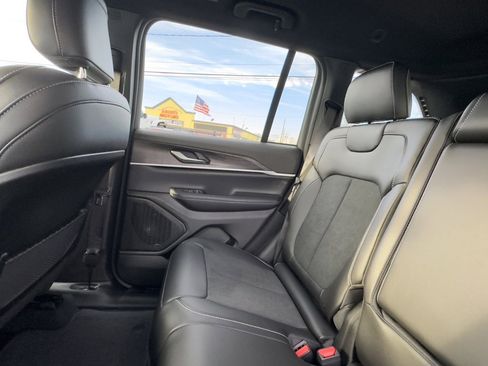 New 2026 Jeep Grand Cherokee Altitude image 17