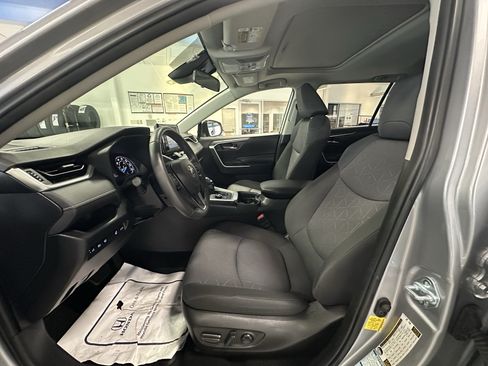 Used 2021 Toyota RAV4 XLE w/ Convenience Package AWD/4WD image 10