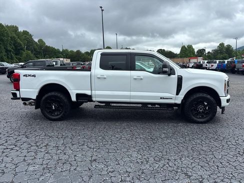 Used 2025 Ford F250 Lariat w/ Black Appearance Package AWD/4WD image 9