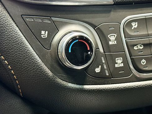 Used 2020 Chevrolet Equinox Premier image 19