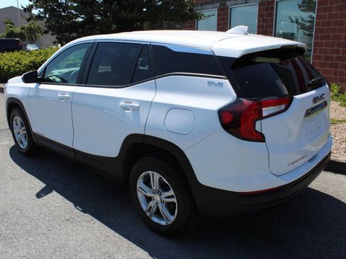 Used 2024 GMC Terrain SLE AWD/4WD image 8