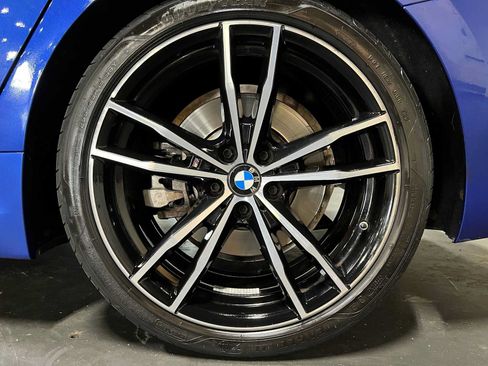 Used 2021 BMW 330i Sedan w/ M Sport Package RWD image 9