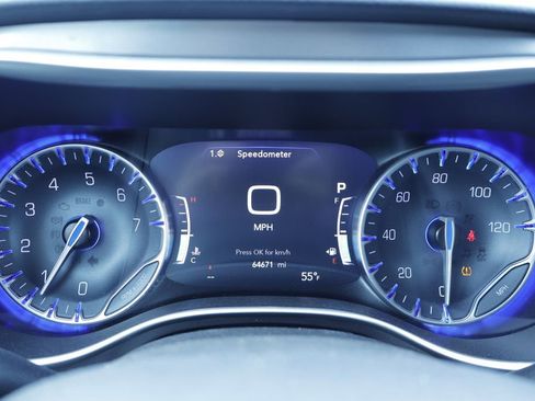 Certified 2023 Chrysler Pacifica Touring-L FWD image 29
