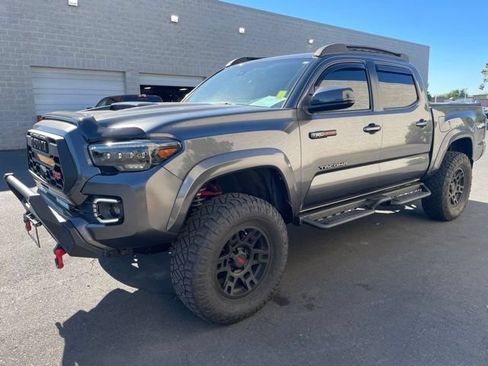 Used 2022 Toyota Tacoma TRD Sport w/ Technology Package AWD/4WD image 4