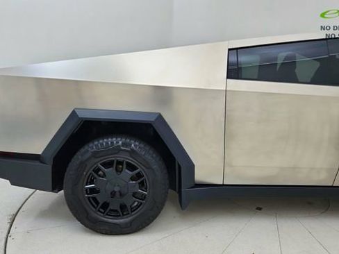 Used 2024 Tesla Cybertruck AWD Crew Cab image 12
